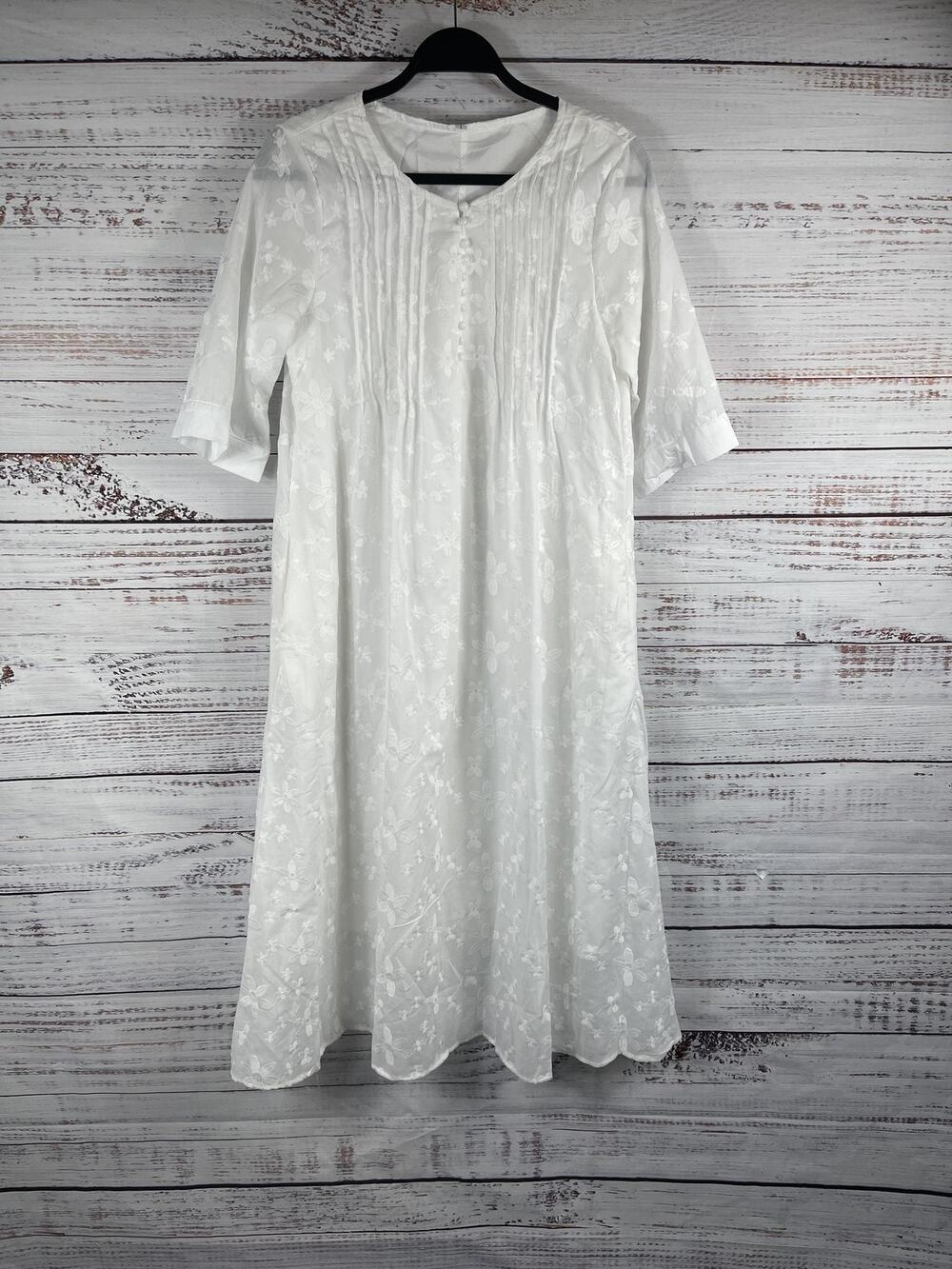 Dress Women's Medium White Floral Embroidered Lined Pintuck Pleats Pearl Buttons